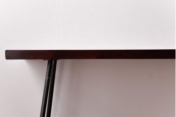 リメイク品　鉄脚　赤みを帯びた木色が上品な印象与えるサイドテーブル(センターテーブル、ベンチ、飾り台)(1)