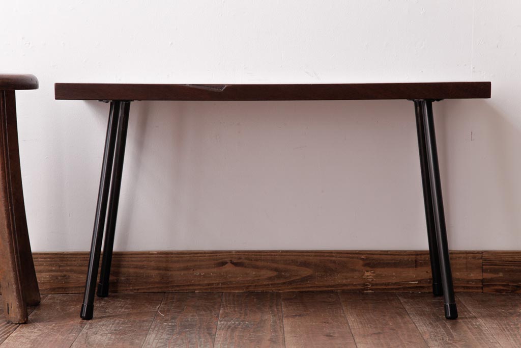 ラフジュ工房オリジナル　古い木の質感が味わい深いシンプルな鉄脚サイドテーブル(センターテーブル、花台、飾り台)