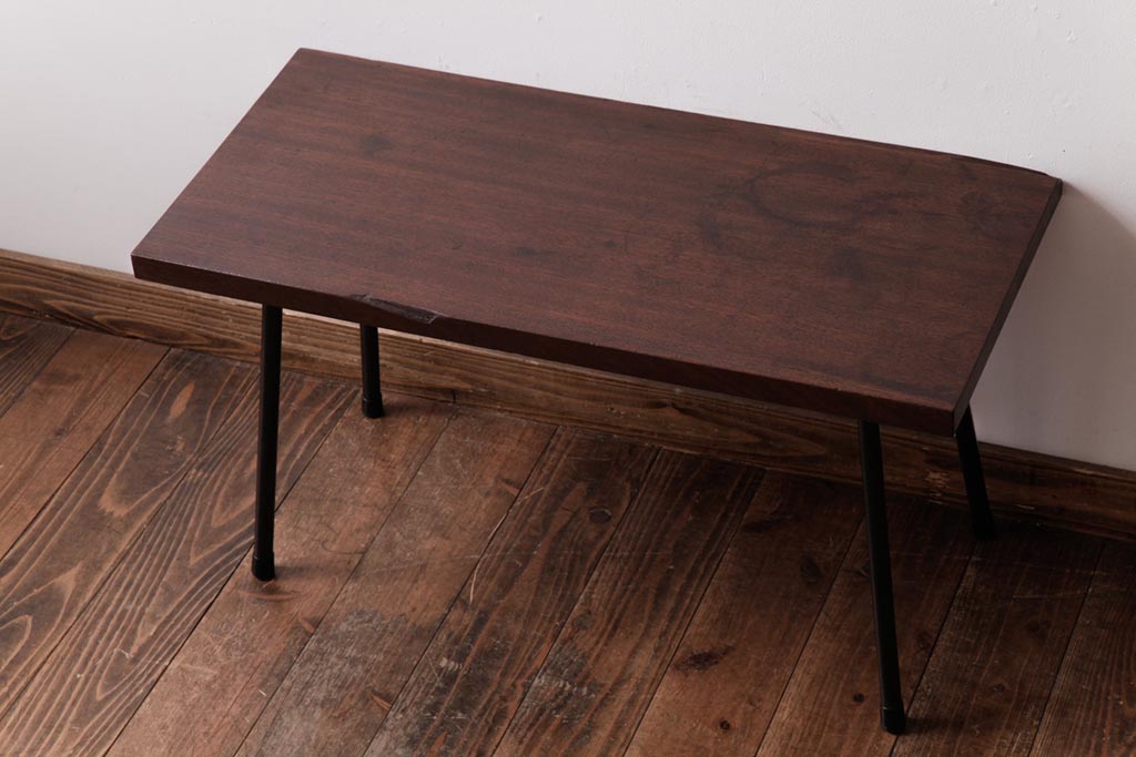 ラフジュ工房オリジナル　古い木の質感が味わい深いシンプルな鉄脚サイドテーブル(センターテーブル、花台、飾り台)