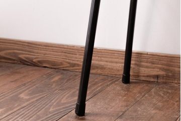 ラフジュ工房オリジナル　古い木の質感が味わい深いシンプルな鉄脚サイドテーブル(センターテーブル、花台、飾り台)