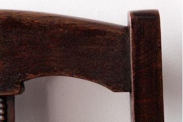 アンティーク家具　イギリスアンティーク　控えめな装飾と落ち着いた色味が魅力的なダイニングチェア(ワークチェア、椅子)