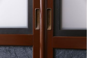 昭和中期　すりガラス入り　漆塗り　和モダンな雰囲気がお洒落な仕切り戸(建具、襖、引き戸)