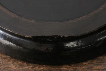 アンティーク雑貨　漆塗り　ケヤキ一枚板　杢目の美しさを引き立てる朱塗りが鮮やかな丸盆(漆器、トレー)