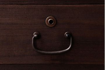 アンティーク家具　和製アンティーク　リメイク　丸窓が粋な雰囲気を加えるローボード(戸棚、収納棚)