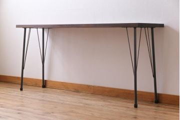 レトロ家具　昭和レトロ　ラワン材一枚板　古い木の質感が味わい深い鉄脚テーブル(コンソールテーブル、作業台)(2)
