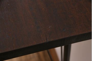 レトロ家具　昭和レトロ　ラワン材一枚板　古い木の質感が味わい深い鉄脚テーブル(コンソールテーブル、作業台)(2)