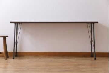 レトロ家具　昭和レトロ　ラワン材一枚板　古い木の質感が味わい深い鉄脚テーブル(コンソールテーブル、作業台)(2)