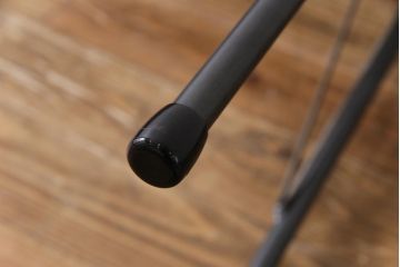 レトロ家具　昭和レトロ　ラワン材一枚板　古い木の質感が味わい深い鉄脚テーブル(コンソールテーブル、作業台)(2)
