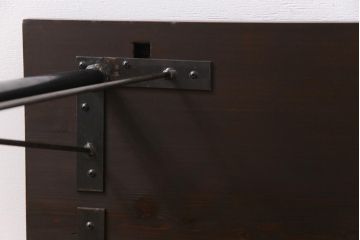 昭和初期　ヒノキ材一枚板の古材をリメイクしたシンプルな鉄脚テーブル(コンソールテーブル、作業台)