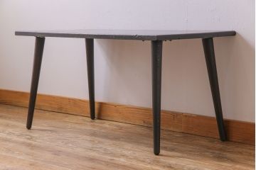 リメイク家具　燻されたような色合いの古材を使用したセンターテーブル(ローテーブル、リビングテーブル)