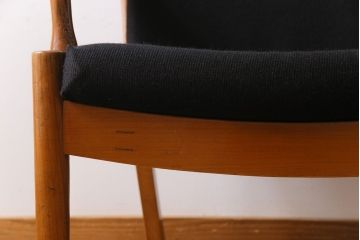 ヴィンテージ家具　ビンテージ　デンマーク製　スタイリッシュな雰囲気が格好いいアームソファ(2人掛けソファ)