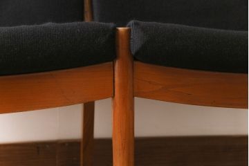 ヴィンテージ家具　ビンテージ　デンマーク製　スタイリッシュな雰囲気が格好いいアームソファ(2人掛けソファ)