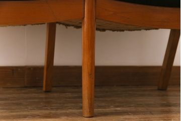 ヴィンテージ家具　ビンテージ　デンマーク製　スタイリッシュな雰囲気が格好いいアームソファ(2人掛けソファ)