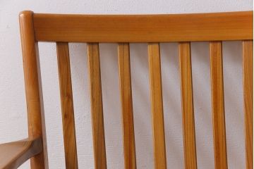 ヴィンテージ家具　ビンテージ　デンマーク製　スタイリッシュな雰囲気が格好いいアームソファ(2人掛けソファ)