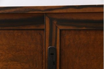 アンティーク家具　和製アンティーク　前面栗材鳥眼杢　黒柿の縁が魅力的な箪笥ローボード(収納棚、引き出し)