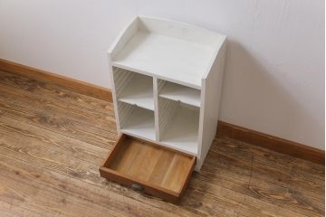 ペイント家具　レトロな雰囲気漂う可愛らしい飾り棚(本棚、引き出し)