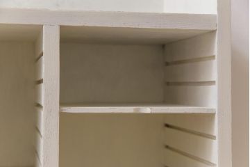 ペイント家具　レトロな雰囲気漂う可愛らしい飾り棚(本棚、引き出し)