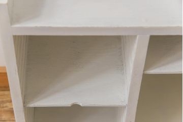 ペイント家具　レトロな雰囲気漂う可愛らしい飾り棚(本棚、引き出し)