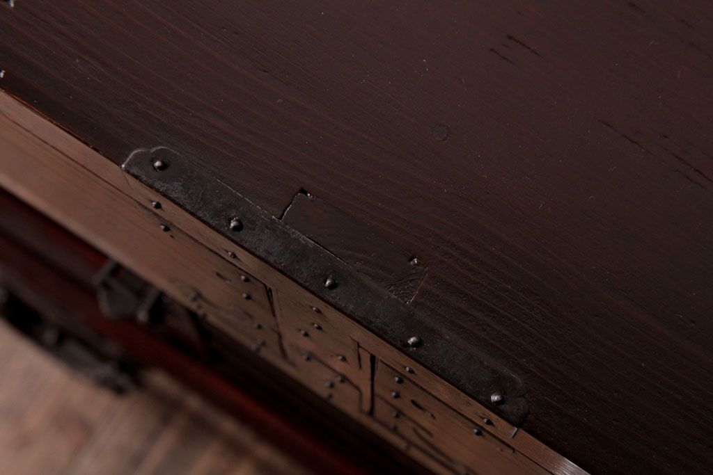 アンティーク家具　和製アンティーク　前面ケヤキ材　使い込まれた風合いが魅力的な松本帳場箪笥(時代箪笥、和タンス)