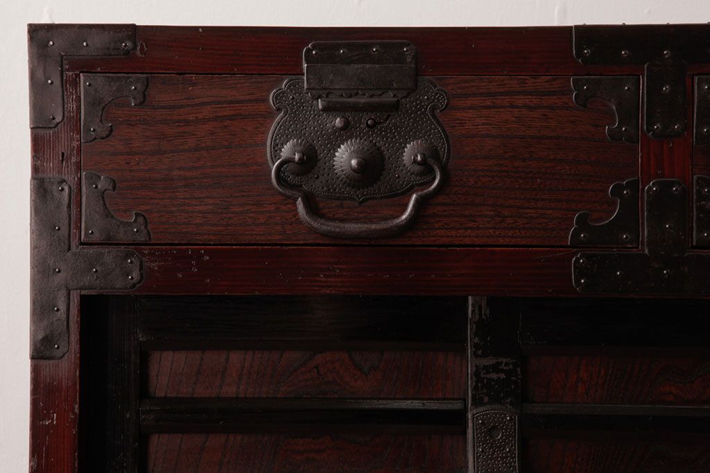 アンティーク家具　和製アンティーク　前面ケヤキ材　使い込まれた風合いが魅力的な松本帳場箪笥(時代箪笥、和タンス)