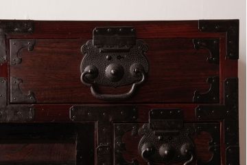 アンティーク家具　和製アンティーク　前面ケヤキ材　使い込まれた風合いが魅力的な松本帳場箪笥(時代箪笥、和タンス)