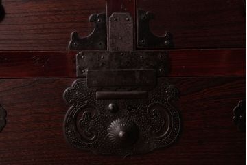 アンティーク家具　和製アンティーク　前面ケヤキ材　使い込まれた風合いが魅力的な松本帳場箪笥(時代箪笥、和タンス)