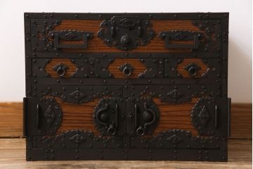 中古　工芸品　ケヤキ材　上手物　手打ち金具が趣深い船箪笥(帳箱、小箪笥)