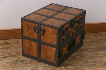 中古　工芸品　ケヤキ材　上手物　手打ち金具が趣深い船箪笥(帳箱、小箪笥)