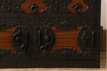 中古　工芸品　ケヤキ材　上手物　手打ち金具が趣深い船箪笥(帳箱、小箪笥)