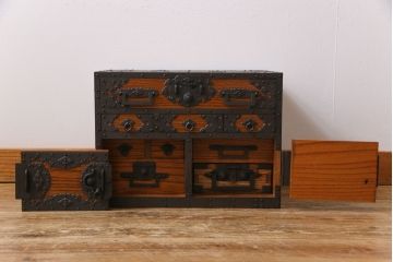 中古　工芸品　ケヤキ材　上手物　手打ち金具が趣深い船箪笥(帳箱、小箪笥)