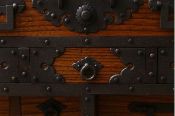 中古　工芸品　ケヤキ材　上手物　手打ち金具が趣深い船箪笥(帳箱、小箪笥)