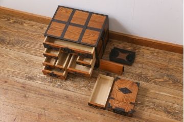 中古　工芸品　ケヤキ材　上手物　手打ち金具が趣深い船箪笥(帳箱、小箪笥)