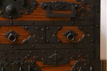 中古　工芸品　ケヤキ材　上手物　手打ち金具が趣深い船箪笥(帳箱、小箪笥)
