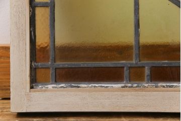 アンティーク雑貨　和製アンティーク　花のアクセントがかわいらしいステンドグラス(フィックス窓、明り取り、はめ殺し)(1)