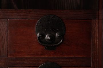 アンティーク家具　和製アンティーク　明治期　前面ケヤキ材　重厚な趣が魅力の松本帳場箪笥(チェスト、引き出し)