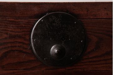 アンティーク家具　和製アンティーク　明治期　前面ケヤキ材　重厚な趣が魅力の松本帳場箪笥(チェスト、引き出し)