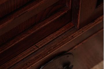 アンティーク家具　和製アンティーク　明治期　前面ケヤキ材　重厚な趣が魅力の松本帳場箪笥(チェスト、引き出し)