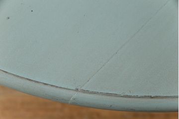 ペイント家具　すっきりとしたフォルムが美しいカフェテーブル(ラウンドテーブル、サイドテーブル)