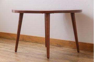 リメイク品　漆塗り　天板ケヤキ一枚板　ダイナミックな杢目が目を引くラウンドテーブル(リビングテーブル)(1)
