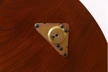 リメイク品　漆塗り　天板ケヤキ一枚板　ダイナミックな杢目が目を引くラウンドテーブル(リビングテーブル)(1)