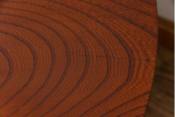 リメイク品　漆塗り　天板ケヤキ一枚板　ダイナミックな杢目が目を引くラウンドテーブル(リビングテーブル)(2)