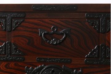 中古　岩谷堂箪笥　北国1号　桐紋　迫力のある杢目と金具の整理箪笥(和タンス、チェスト、桐箪笥、桐たんす)(定価約34万円)(2)