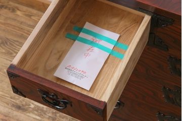 中古　岩谷堂箪笥　北国1号　桐紋　迫力のある杢目と金具の整理箪笥(和タンス、チェスト、桐箪笥、桐たんす)(定価約34万円)(2)