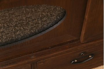 リメイク家具　ダイヤガラス入り!　丸窓が愛らしい箪笥ローボード(リビングボード、戸棚)