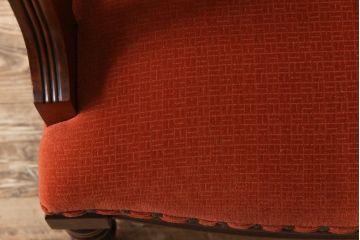 アンティーク家具　イギリスアンティーク　ウォールナット　上品でクラシカルな佇まいが素敵なアームチェア(サロンチェア、1人掛けソファ)