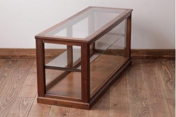 アンティーク家具　昭和初期　ケヤキ材　シンプルながらも高級感漂うロータイプのガラスケース(ショーケース、店舗什器)