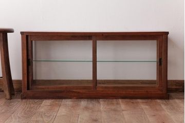 アンティーク家具　昭和初期　ケヤキ材　シンプルながらも高級感漂うロータイプのガラスケース(ショーケース、店舗什器)