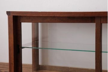 アンティーク家具　昭和初期　ケヤキ材　シンプルながらも高級感漂うロータイプのガラスケース(ショーケース、店舗什器)