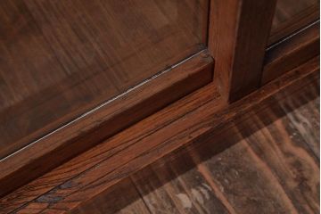 アンティーク家具　昭和初期　ケヤキ材　シンプルながらも高級感漂うロータイプのガラスケース(ショーケース、店舗什器)