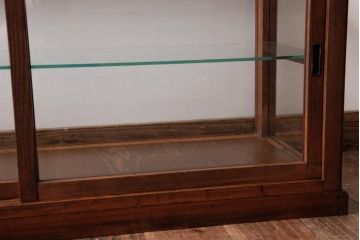 アンティーク家具　昭和初期　ケヤキ材　シンプルながらも高級感漂うロータイプのガラスケース(ショーケース、店舗什器)